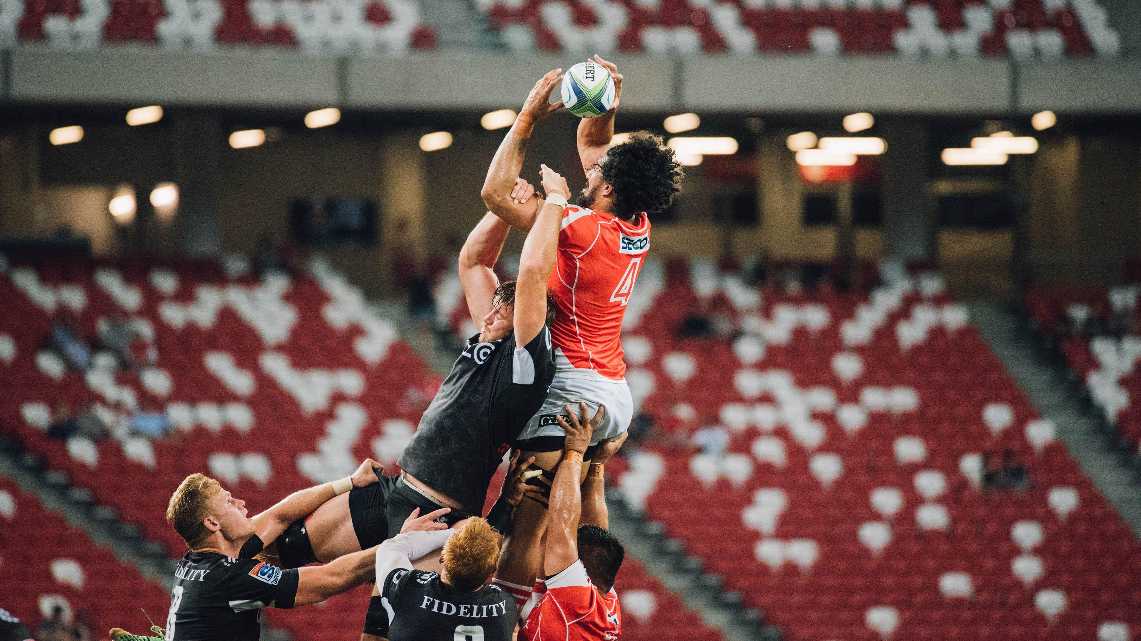 布朗尼-詹姆斯高效闪光，两分钟六分三分全中助球队告捷