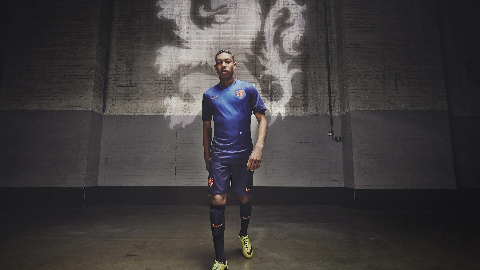  官方平台-杜兰特赛前热身神情专注，火箭社媒分享训练瞬间引热议